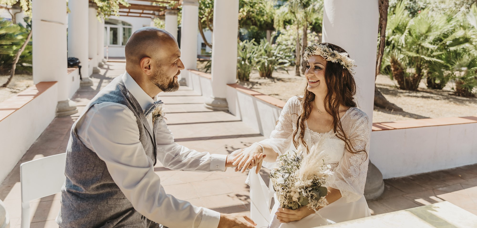 Hochzeitspaar bei Hochzeitszeremonie in Italien 