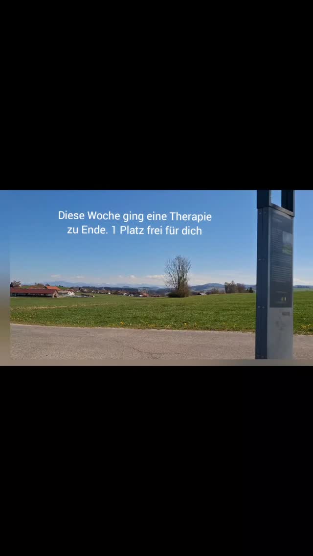 Diese Woche ist eine Therapie zu Ende gegangen.
Ein Platz ist frei geworden.

Vielleicht bist du genau an dem Punkt,
an dem du merkst:
So möchte ich nicht weitermachen.

Du musst nicht erst zusammenbrechen,
um dir Unterstützung zu erlauben.

Manchmal