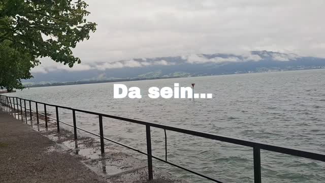 Manchmal muss nichts gelöst werden.

Nicht sofort.
Nicht heute.

Manchmal reicht es, einen Moment anzuhalten.
Zu schauen.
Zu atmen.

Und einfach da zu sein.

#Bergreiz #Bodensee #Naturtherapie #Achtsamkeit #Allgäu