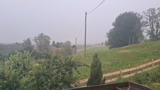 Nach einer langen Hitzewelle tut der erste Regen gut.

Er kommt nicht früher, nur weil wir darauf warten.

In den letzten Monaten musste ich oft an diesen Gedanken denken.

Eine eigene Praxis entsteht nicht über Nacht. Zuerst investiert man Zeit, bau