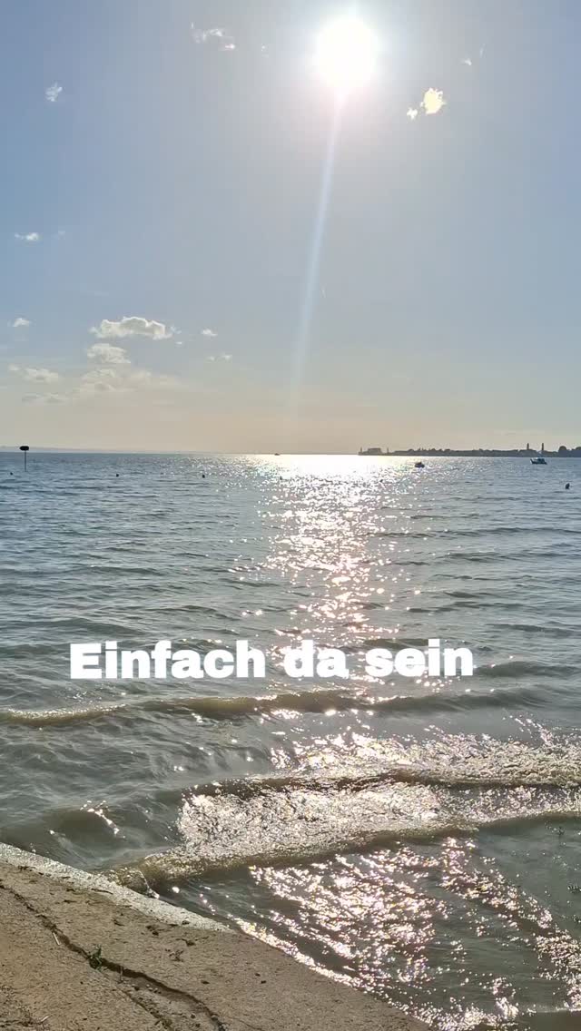 Nach dem Regen.

Nach dem Funktionieren.

Nach dem Nachdenken.

Manchmal reicht ein Moment, in dem nichts gelöst werden muss.

Einfach schauen.
Einfach atmen.
Einfach da sein.

#bergreiz #allgäu #naturtherapie #achtsamkeit #bodensee