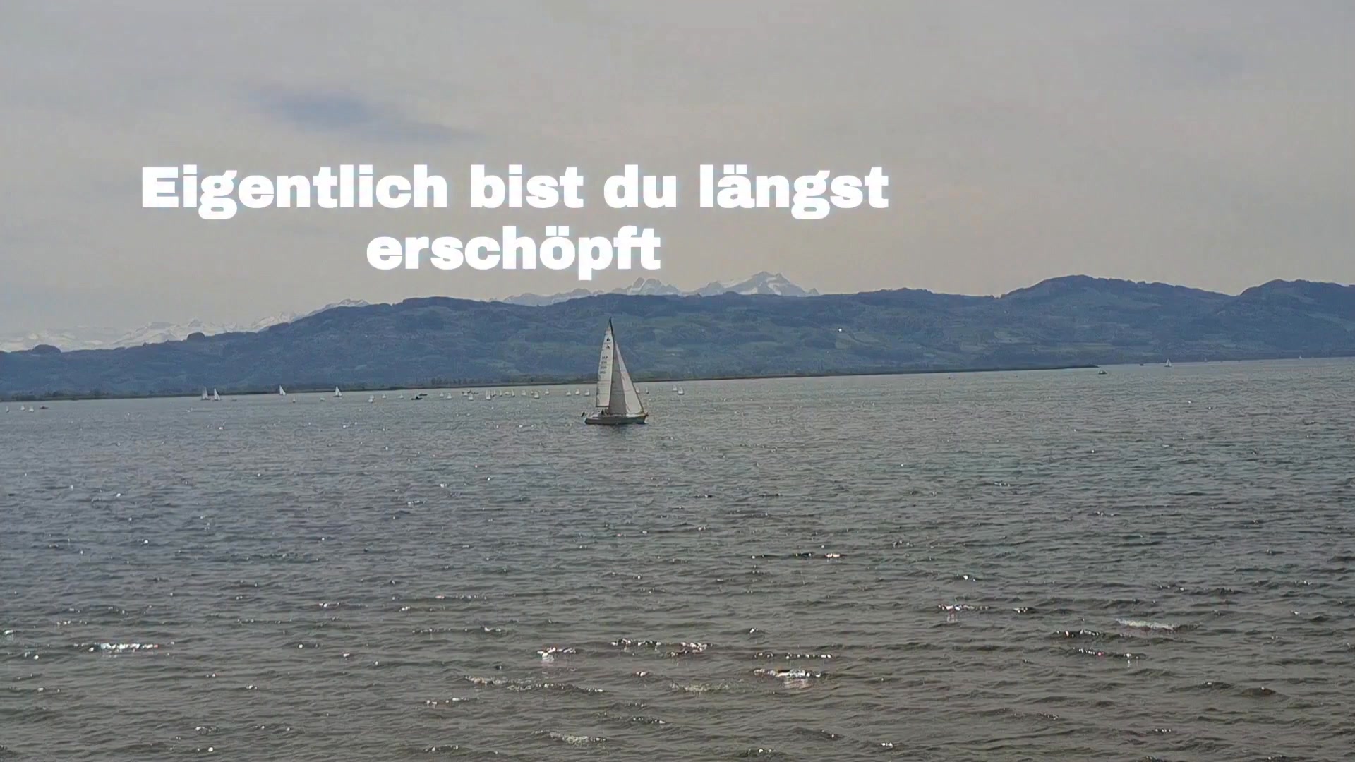 Erschöpfung beginnt oft nicht mit einem Zusammenbruch.

Sondern viel früher.

Du funktionierst weiter.
Ziehst dich mehr zurück.
Und merkst irgendwann,
dass selbst Ruhe nicht mehr richtig erholt.

Und trotzdem machst du weiter.

#Bergreiz #Psychothera