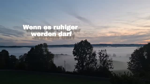 Der Herbst verändert die Landschaft. ?

Die Tage werden kürzer, Nebel liegt über den Wiesen, die Natur bereitet sich langsam auf den Winter vor.

Vieles wird ruhiger. Wachstum verlangsamt sich, Kräfte werden gesammelt.

Auch wir Menschen brauchen Zei
