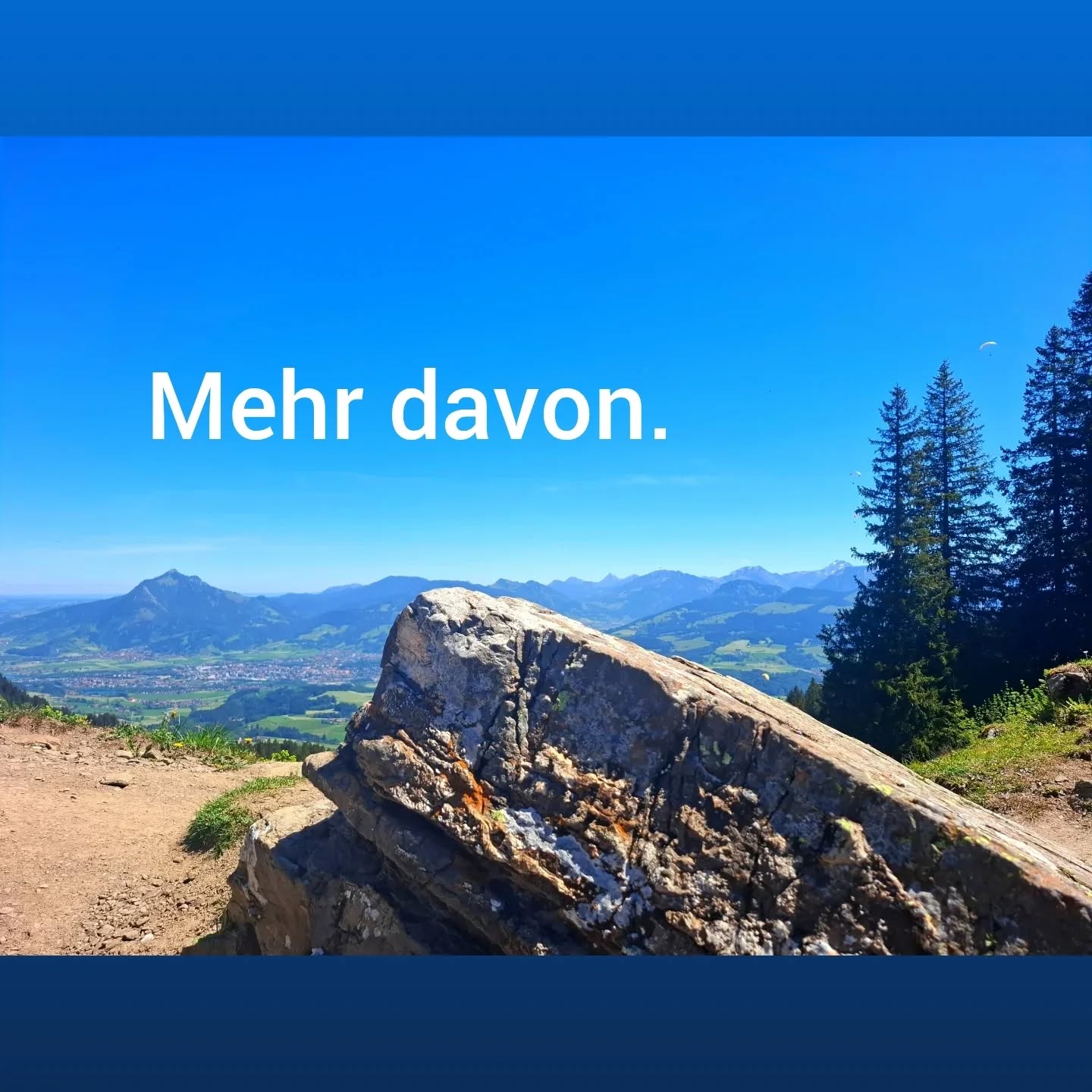 Manchmal suchen wir nach großen Veränderungen.

Dabei sind es oft die kleinen Dinge, die uns stärken.

Ein Weg, auf dem du durchatmen kannst.
Ein Gespräch, das gut tut.
Ein Ort, an dem du zur Ruhe kommst.
Ein Moment, in dem du einfach sein darfst.

V