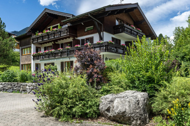 Kinderfreundliche Ferienwohnungen im Gästehaus Dauser in Obermaiselstein mit Garten und Balkonen 