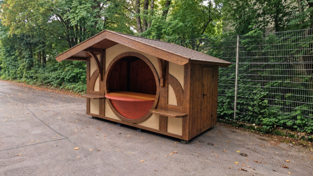 Hobbithütte aus Holz: Sonderanfertigung für besondere Mottos und Märkte