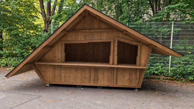 Hexenhütte aus Holz: Sonderanfertigung für Halloween und Herbstmarkt