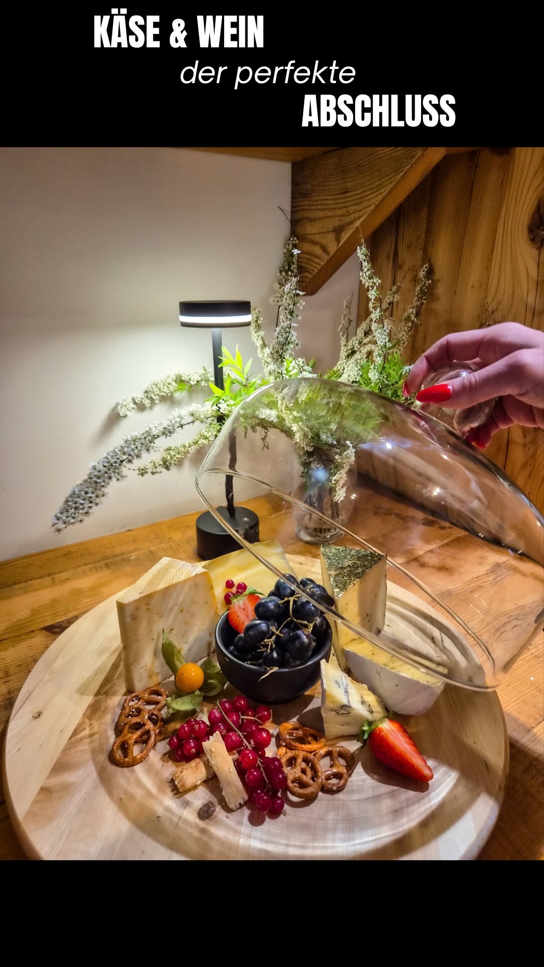 Der perfekte Abschluss für einen Herbstabend. 

Erst genussvoll essen, danach noch ein Glas Wein und unsere feinen Käsespezialitäten genießen.
.
.
.
.
.
.
.
.
#boutiquehotel 
#schoeneggerkäsalm 
#beimlipp 
#allgäu