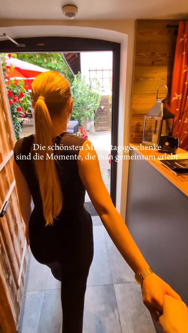 Man vergisst oft, wie viel Mama jeden Tag gibt.
Zum Muttertag zählt nicht das größte Geschenk,
sondern gemeinsame Zeit ?

Ein entspannter Spa-Nachmittag mit Sauna, Whirlpool,
Lounge & Ruheräumen .

Ab 18:30 Uhr gemeinsames 3-Gänge-Dinner
inkl. Hot St