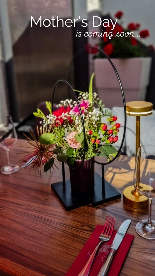 Für die Frau, die immer an alle denkt ?
Die zuhört, unterstützt und jeden Tag Liebe schenkt ?

Zum Muttertag geht es nicht um große Geschenke.
Sondern um echte gemeinsame Zeit .

Ein entspannter Nachmittag voller Wärme, Ruhe & Genuss 
mit Sauna, Whir