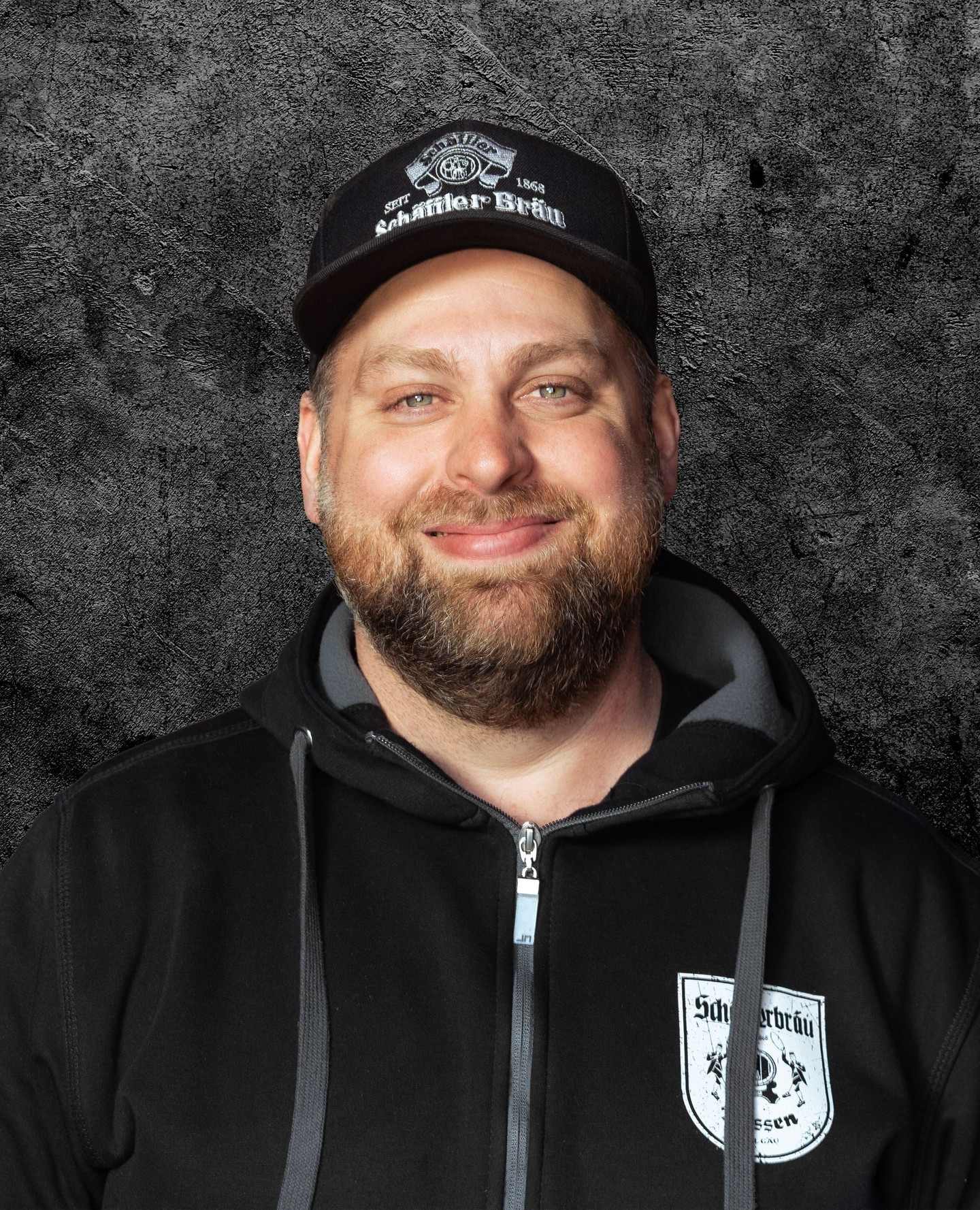 Verstärkung im Fuhrpark: Tobias „Baum“ Baumann⁠
⁠
Ein neuer LKW braucht natürlich auch den passenden Fahrer – und den haben wir mit Tobias Baumann gefunden.⁠
⁠
Schon nach einem Probetag und einem ehrlichen Austausch war klar: Das passt. Beide Seiten 