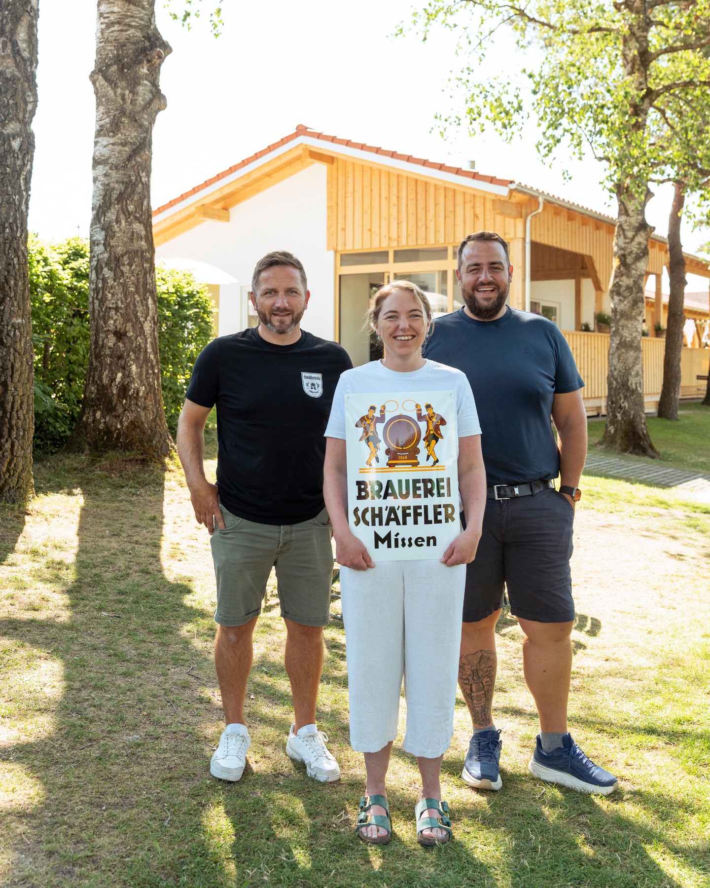 Schäffler X Stoagers Wette ⁠
⁠
Mit Stoagers Wette dürfen wir euch einen neuen Schäffler-Partner direkt am Naturfreibad in Roßhaupten vorstellen.⁠
⁠
Die Wette wurde in diesem Jahr komplett neu renoviert: mit neuer Küche, neuer Stube und einer großen ü