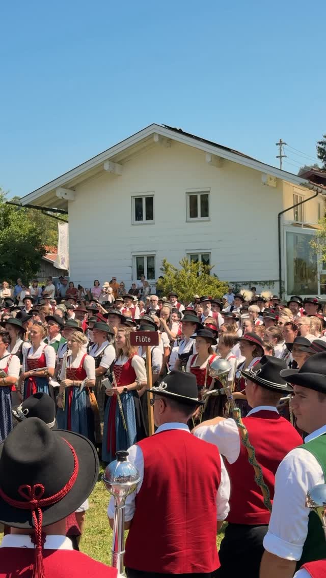 Puhhh, was soll man da noch sagen…
4 Tage Hauchenbergringtreffen liegen hinter uns, 4 Tage Spaß & Freude, viele bekannte Gesichter und Freunde und unzählbar viel Bier.
4 Tage Vollgas, vom Anstich am Donnerstag bis Umzug und Fahneneinmarsch am Sonntag