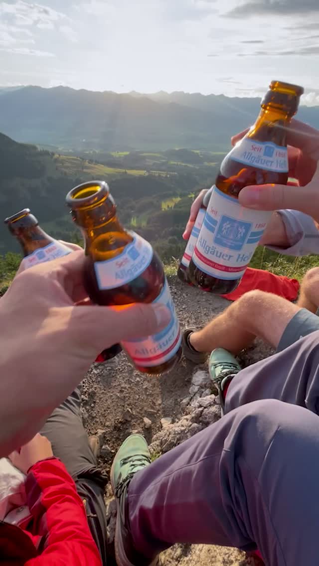 Im Leben kannst du dich nicht auf alles verlassen.⁠
⁠
Nicht auf den Wetterbericht.⁠
Nicht auf den Paketboten.⁠
Und schon gar nicht darauf, dass aus „nur auf ein Bier“ auch wirklich nur eins wird. ⁠
⁠
Worauf du dich aber verlassen kannst:⁠
⁠
Dass wir 