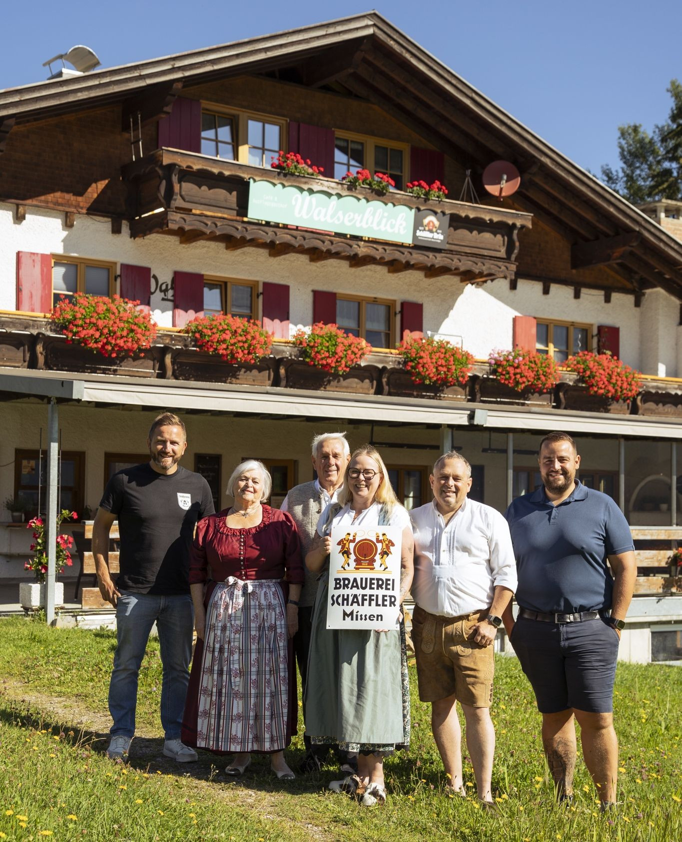 Schäffler X Cafe Walserblick⁠
⁠
Mit dem Walserblick dürfen wir euch einen Familienbetrieb vorstellen, bei dem richtig viel Geschichte und Herz drinsteckt.⁠
⁠
Seit 68 Jahren ist der Walserblick weit mehr als nur ein Café-Restaurant. Er ist Zuhause, Tr