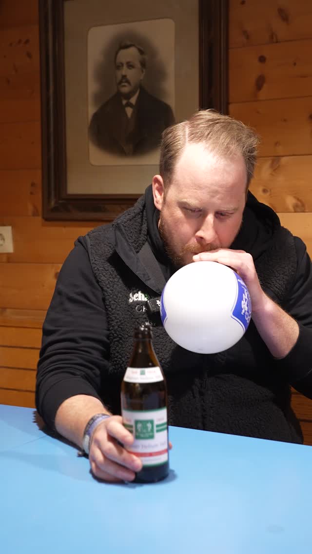 April April ?⁠
⁠
Sorry, es gibt leider kein Allgäuer Helium Hell.⁠
Aber wir hatten Spaß beim Videodreh ??⁠
⁠
Bitte nicht nachmachen, hier waren ausgebildete Bierprofis am Werk.⁠
⁠
#hauptsachschäffler