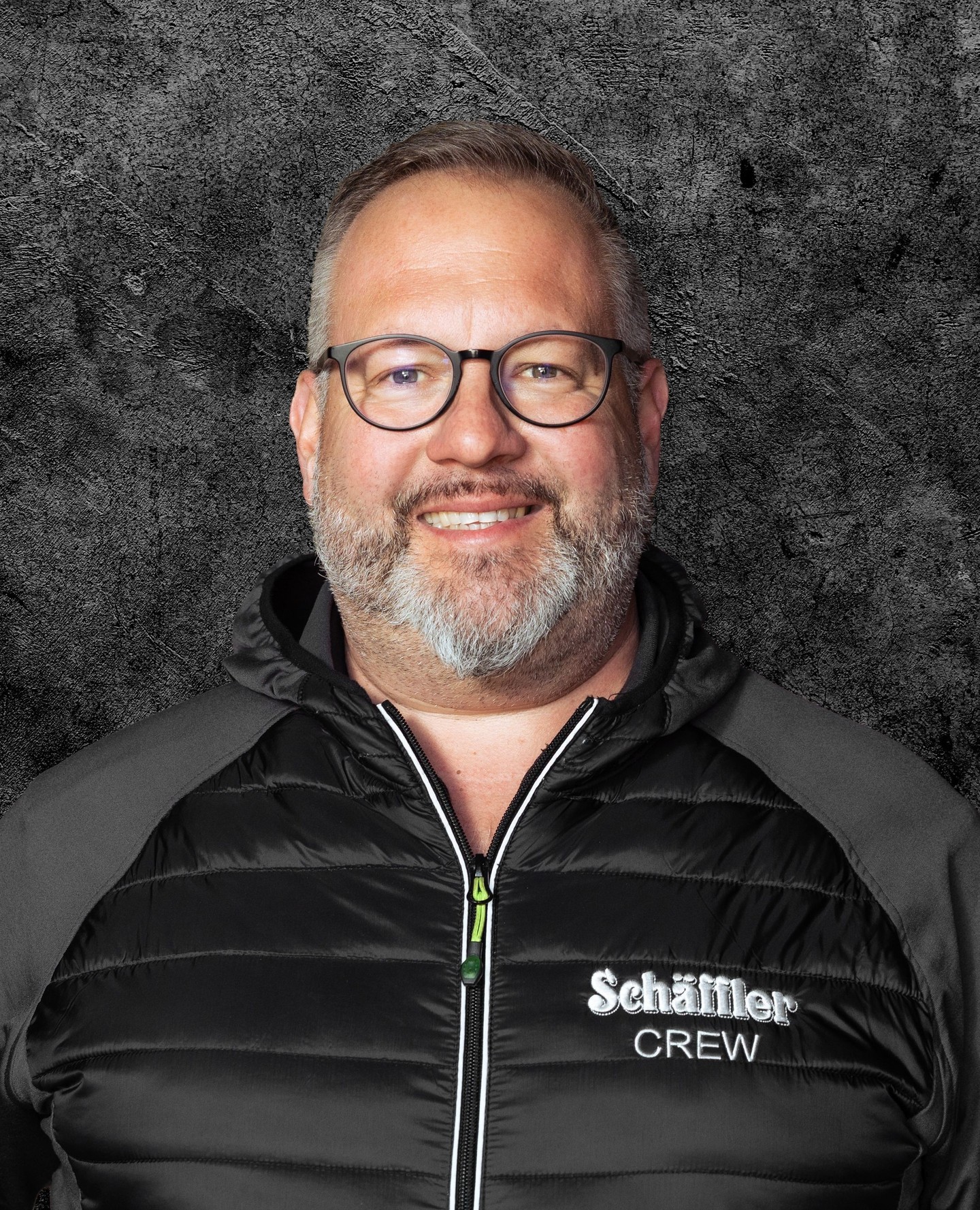 Florian Besler – jetzt Teil der Schäffler Crew. ?⁠
⁠
Was soll man zu Florian sagen?⁠
Wer ihn kennt, weiß jetzt schon Bescheid.⁠
⁠
Über viele Jahre hinweg haben Florian und seine Eltern unseren Weg begleitet – mit ihrem Getränkemarkt in Betzigau und e