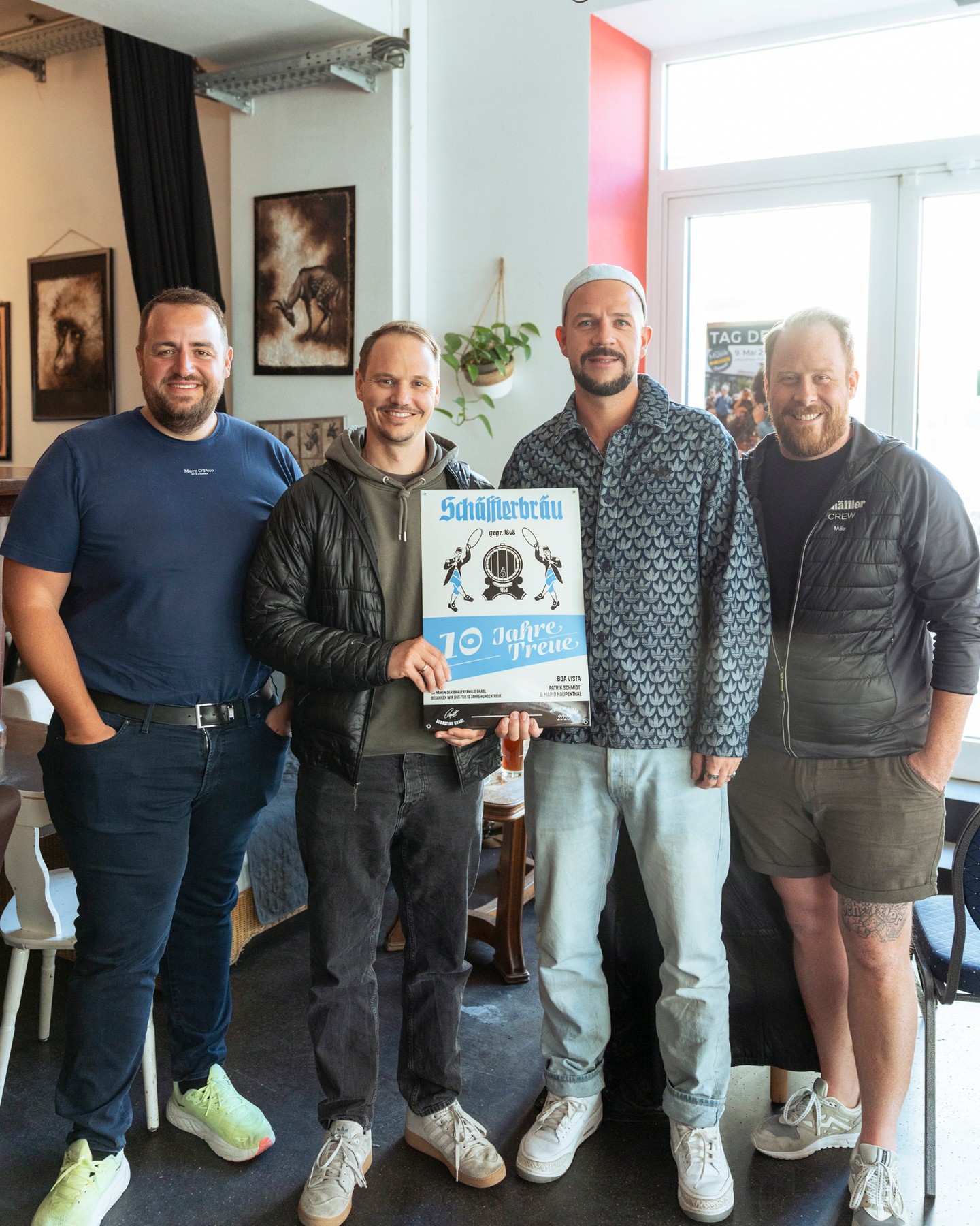 Schäffler X Boa Vista. 10 Jahre Streetfoodmarkt Allgäu. ⁠
⁠
Seit mittlerweile einem Jahrzehnt bringen das Team vom Boa Vista und der Streetfoodmarkt Allgäu besondere Genussmomente ins Allgäu – kreativ, leidenschaftlich und immer mit richtig guter Sti