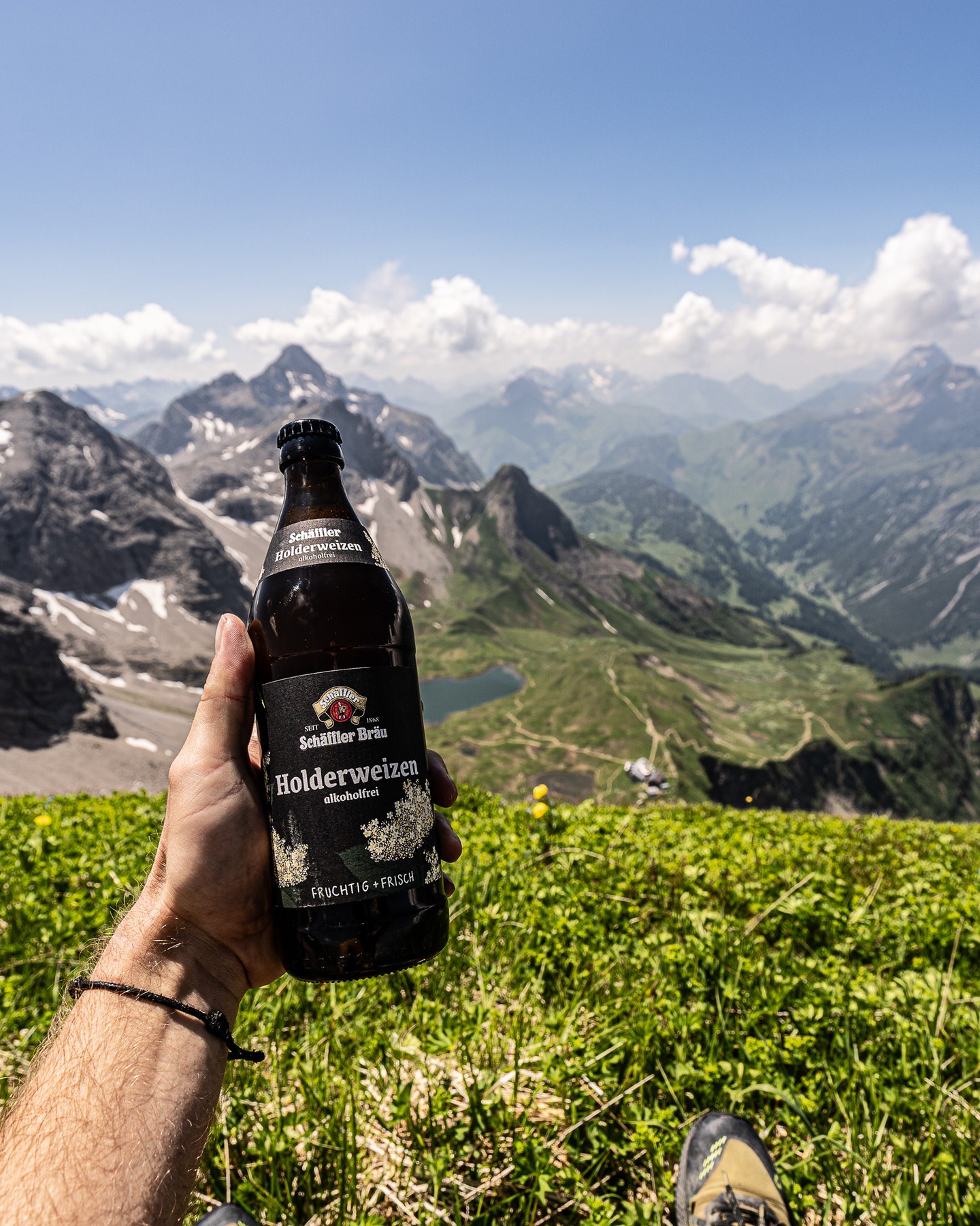 #schäfflermoment⁠
⁠
Mach es wie Stefan Roth und zeig uns deinen #schäfflermoment⁠
Was gibt es Schöneres als das Allgäuer-Panorama mit einem Schäffler Getränk zu erleben. ?⁠
⁠
#hauptsachschäffler #schäfflerregelt #allgäu #allgaeu #schäffler #schaeffle