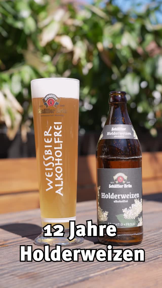 Happy Birthday Holderweizen ?⁠
⁠
Seit 2014 gibt es unseren einzigartigen Holderweizen mittlerweile.⁠
Frisch, Fruchtig und Alkoholfrei. Das perfekte Sommergetränk ?⁠
⁠
Mittlerweile hat der Holderweizen einen Bruder bekommen, den Johannisbeerweizen. ⁠
