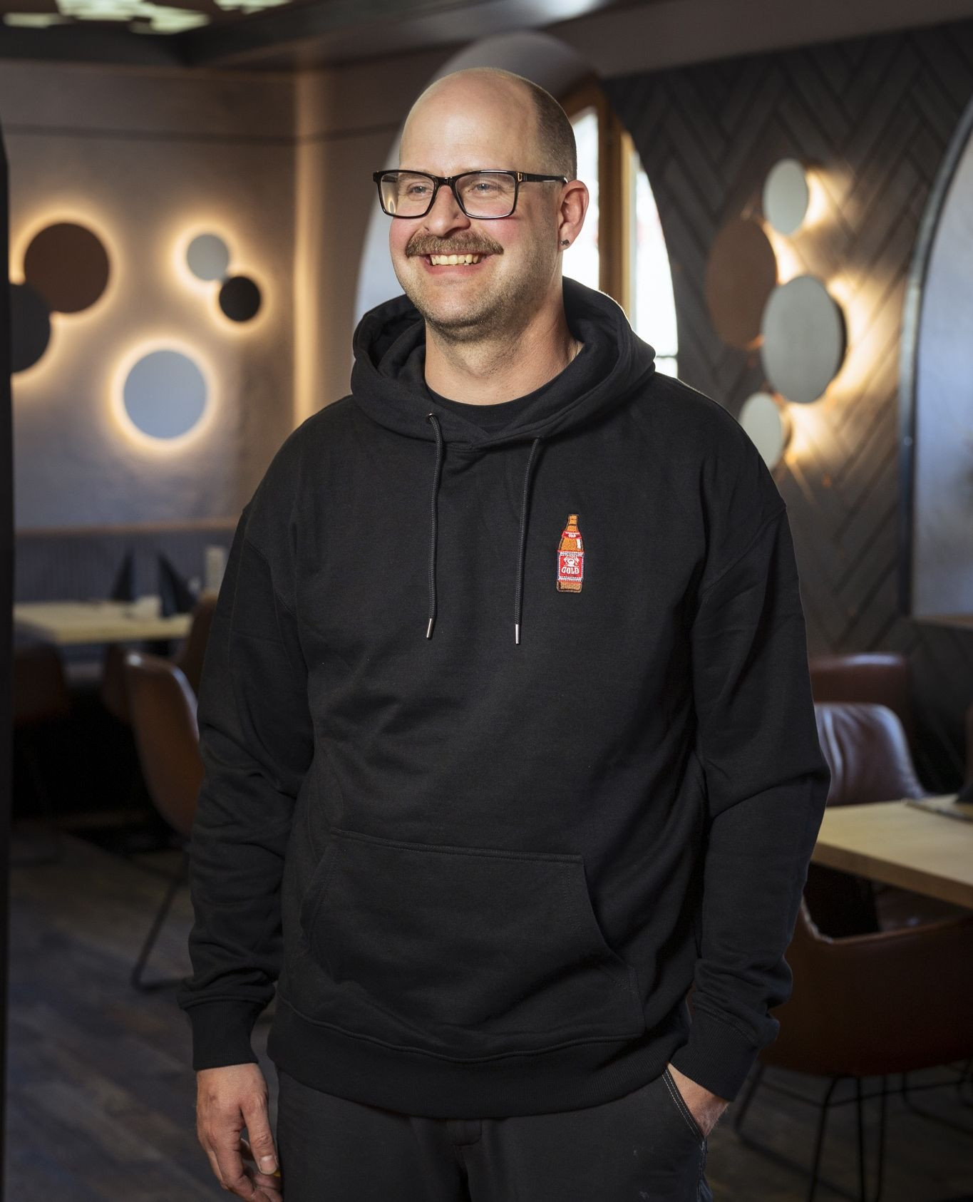 Unsere Hoodies sind zurück. ⁠
⁠
Ab sofort gibt’s wieder unsere lässigen Schäffler Hoodies im Onlineshop.⁠
Schwarz, hochwertig und mit einer fein gestickten Gold- oder Hell Flasche auf der Brust.⁠
⁠
Dazu unser #hauptsachschäffler als Kapuzenprint.⁠
⁠
