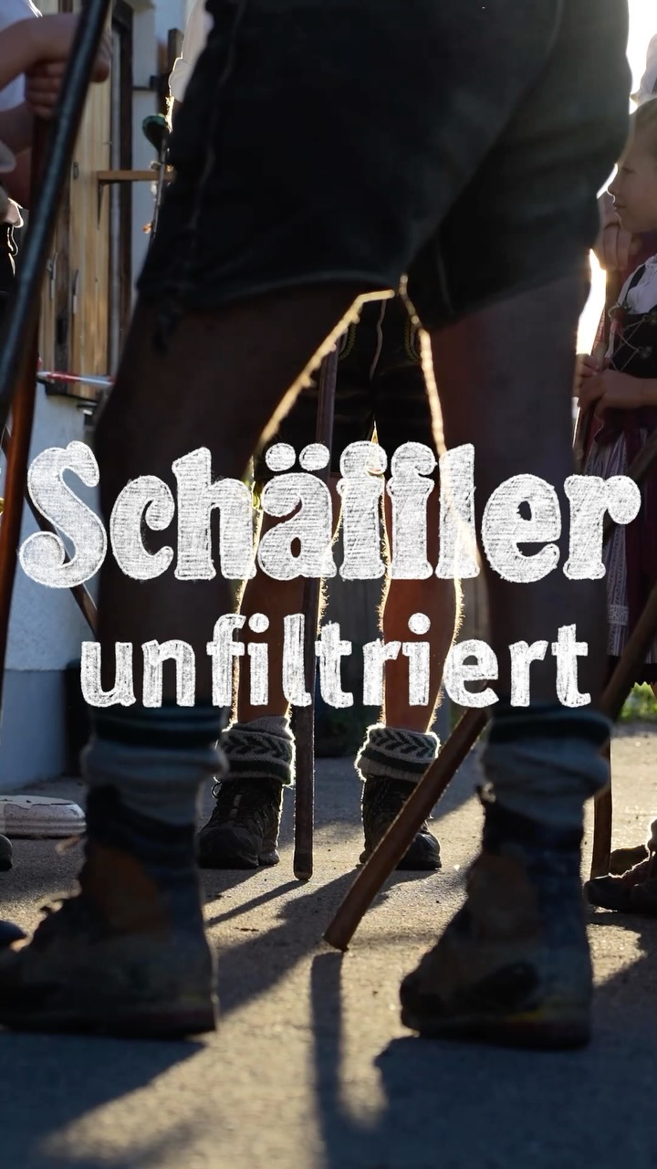 Schäffler unfiltriert: Viehscheid Missen - Alpe Ochsenberg

Eine Woche vor dem Viehscheid nehmen wir euch nochmal mit auf die Alpe Ochsenberg in Missen-Wilhams. Tobias Schwarzmann betreibt seit über 6 Jahren mit seiner Familie die Alpe Ochsenberg.

D