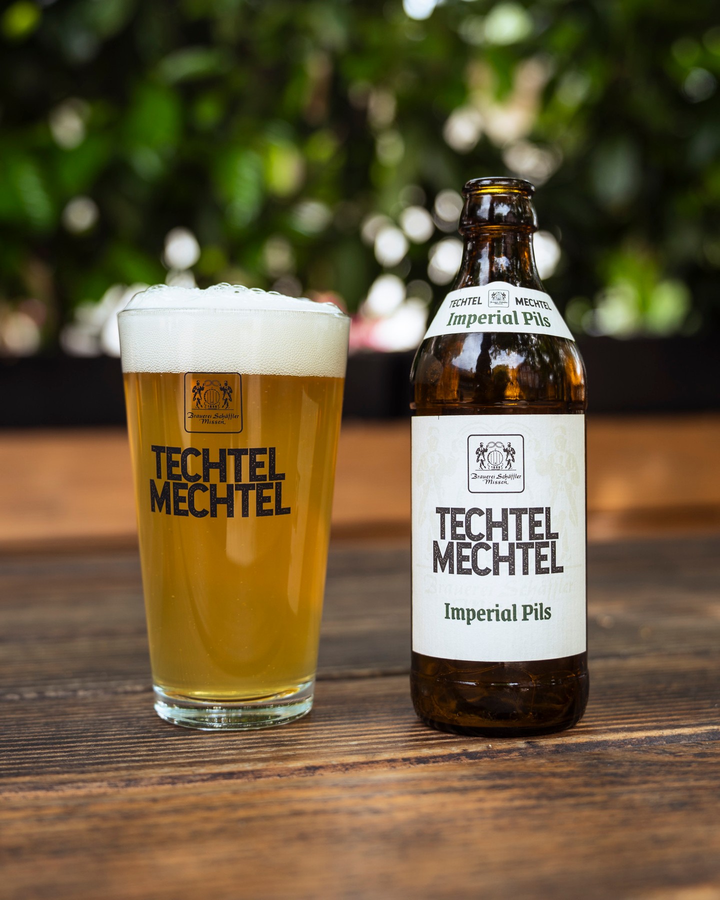 Techtel Mechtel #02 ist da. ⁠
⁠
Unser zweites Techtel Mechtel aus diesem Jahr ist ab sofort erhältlich: ⁠
⁠
Imperial Pils⁠
⁠
Mehr Hopfen. Mehr Charakter. Mehr von allem, was ein Pils spannend macht.⁠
⁠
Kräftig, aromatisch und definitiv nichts für all