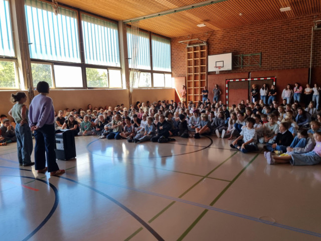 Vollversammlung zum Schulbeginn