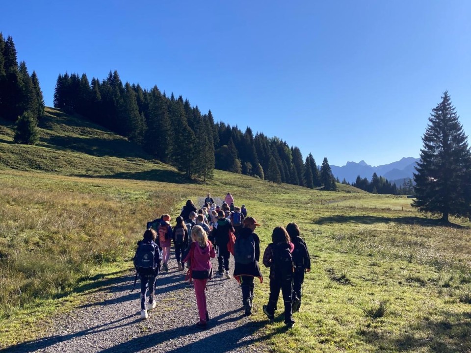 960 Die Klassen 3a & 3b gemeinsam unterwegs.