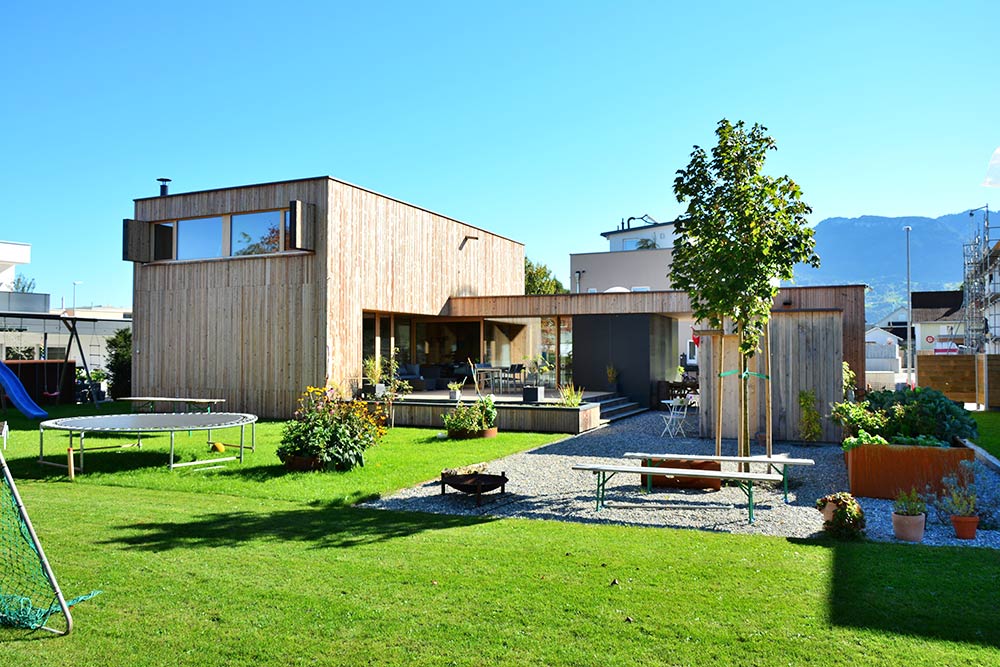 Massivholzbau » Massive Häuser aus Holz bauen | Holzbau Völk