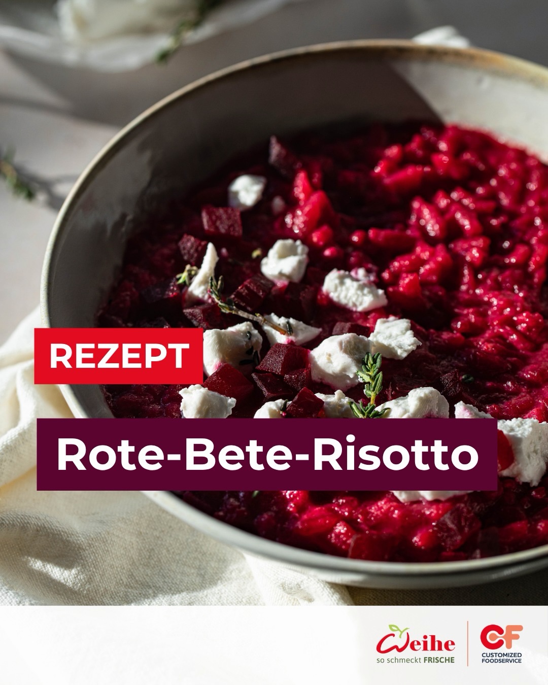 Unser Herbsthighlight: Rote-Bete-Risotto mit Ziegenkäse und Thymian ?

Rote Bete bringt Farbe auf den Teller. Und besonders schmeckt die Knolle in Kombination mit Ziegenkäse und Thymian. Speichere dir jetzt das Rezept ab und lass dich davon beim näch