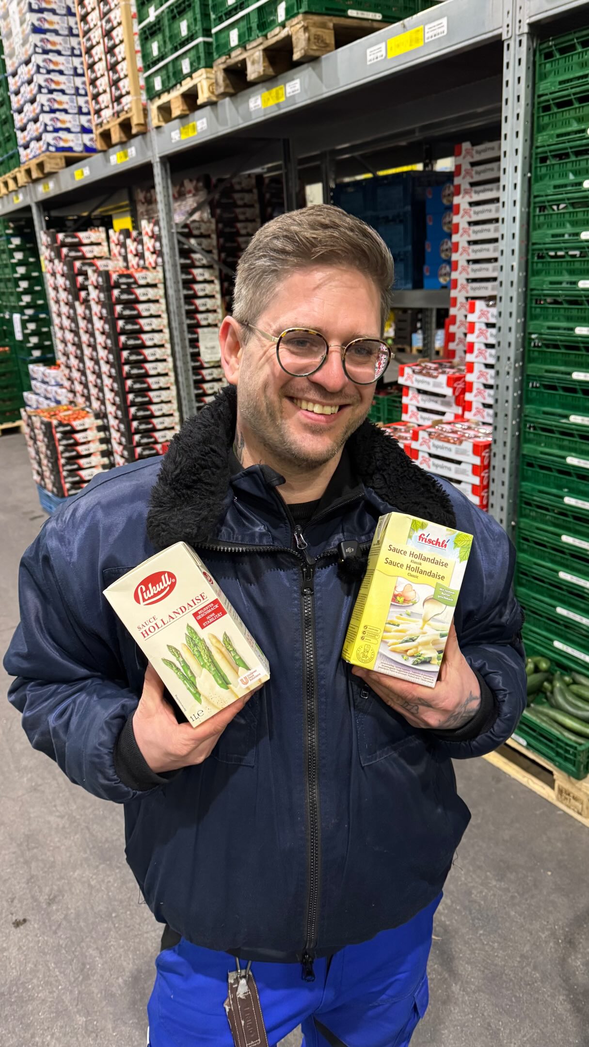 Wenn’s in der Küche brennt, muss die Hollandaise sitzen. ?
Die Spargelzeit ist die Zeit der Hochspannung am Pass. Da bleibt oft keine Zeit, die Hollandaise für 100 Personen frisch aufzuschlagen. Wir haben für jeden Bedarf die passende Lösung.

Egal o