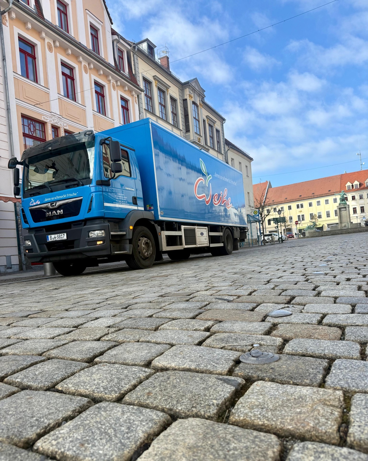Wir wünschen euch ein schönes Wochenende! Genießt das sonnige Wetter.

Feierabend in Sicht ?✨�Unser LKW ist unterwegs, das Wochenende kann kommen! Wir wünschen euch ein schönes Wochenende, genießt das sonnige Wetter.

Vielen Dank an Kaspar für das Bi