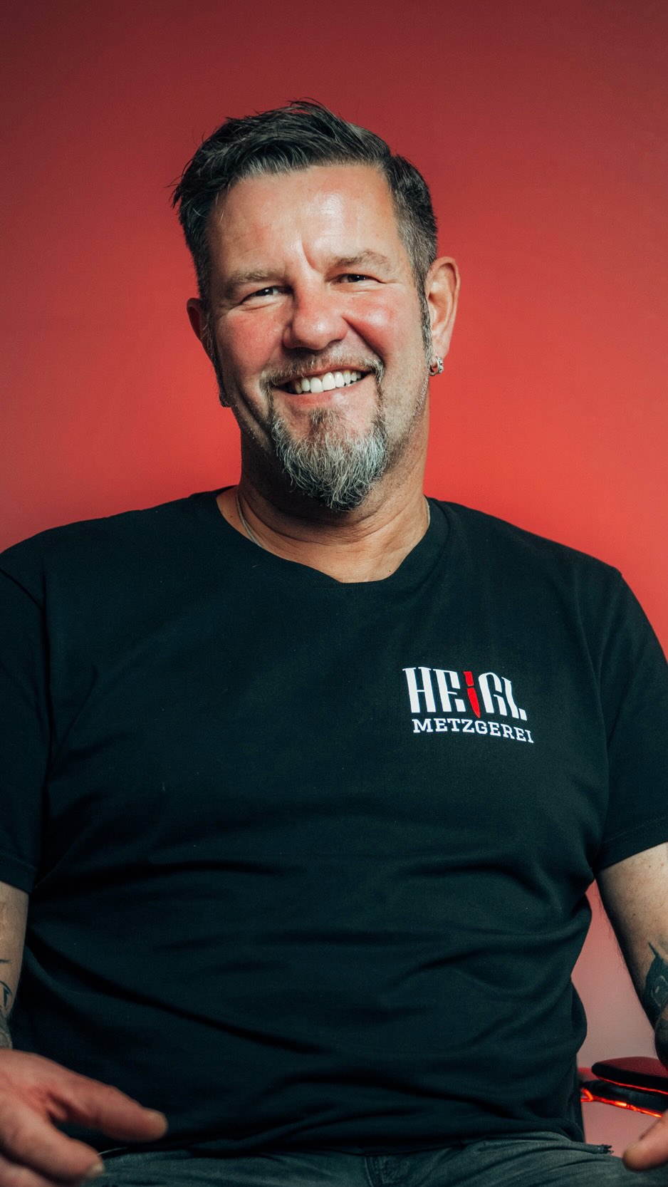 Mit der Metzgerei Heigl aus Benningen verbindet uns eine Zusammenarbeit, die einfach passt.

Im Reel erzählt Karl Heigl persönlich, wie er die gemeinsame Arbeit mit Werbewind erlebt und was dabei für ihn den Unterschied macht.

Danke für das starke F